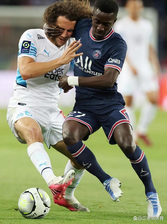 包含皇家社会迎法国杯关键赛，清晨防线松动，球迷炸锅，数据趋势出现新变化的词条